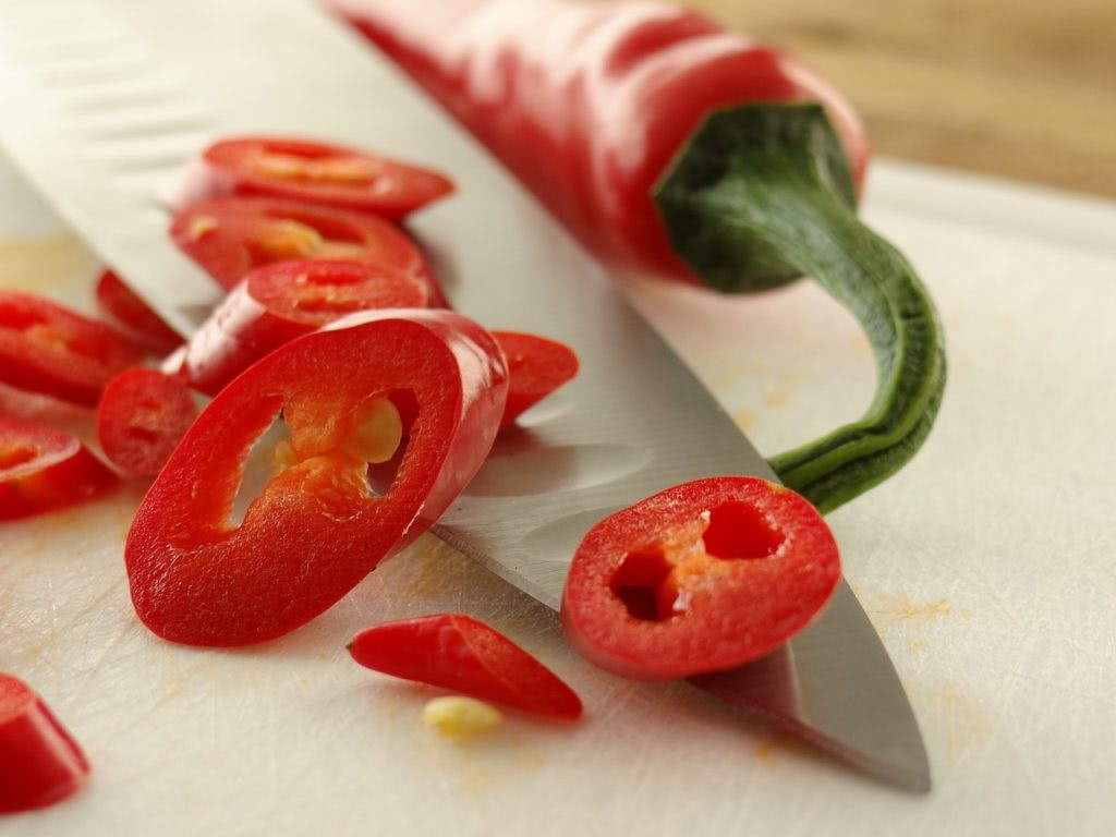 Bild Chili mit Messer