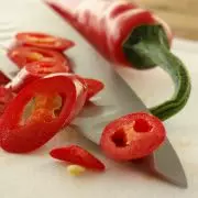 Bild Chili mit Messer